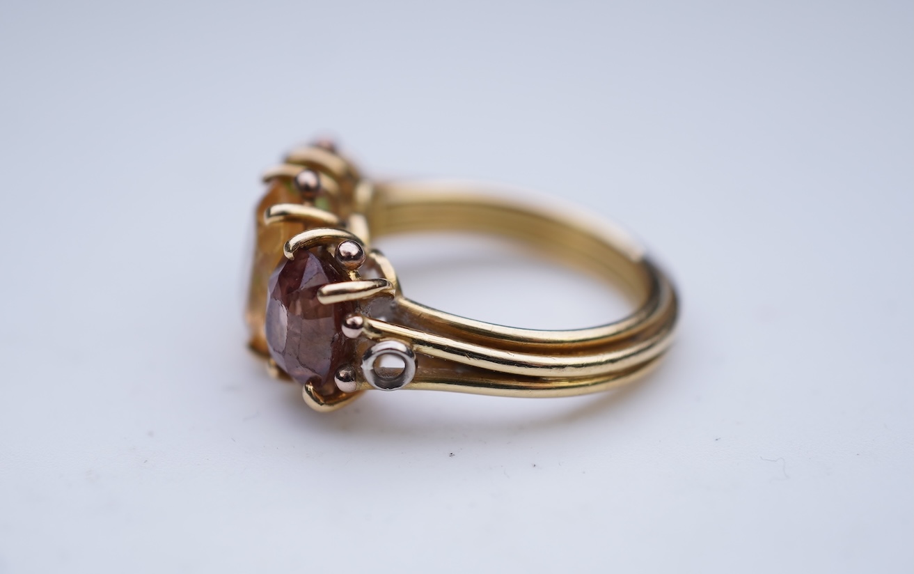 A multi-gem ring